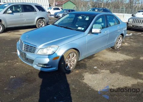 2013 Mercedes-Benz C 300 Luxury 4Matic из США, поврежденный, VIN WDDGF8AB2DA816967